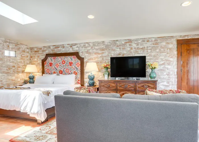 Near Hiking: Mtn-view Retreat